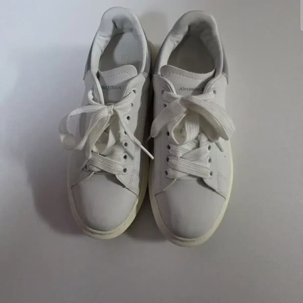 알렉산더맥퀸 오버솔 스니커즈 화이트 사이즈 240 (38)