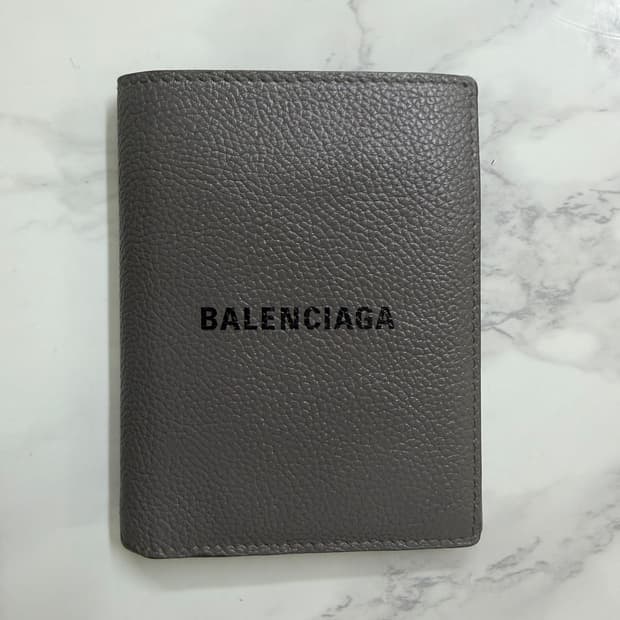 발렌시아가 반지갑 그레이