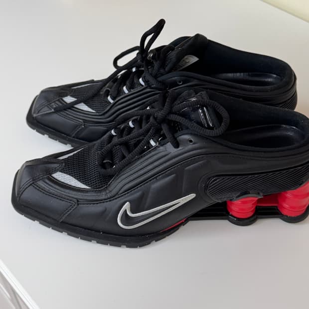 나이키 마틴로즈(Nike x Martine Rose Shox MR4)