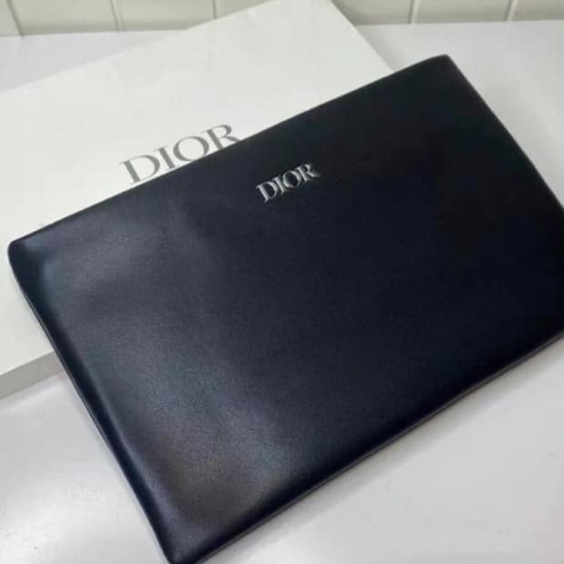 디올 뷰티 하운드투스 뉴룩 클러치