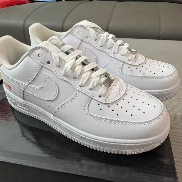 나이키 x 슈프림 에어포스 1 로우 화이트 275mm
