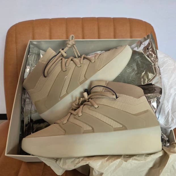 아디다스 X 피어 오브 갓 애슬레틱스 베스킷볼 클레이 295