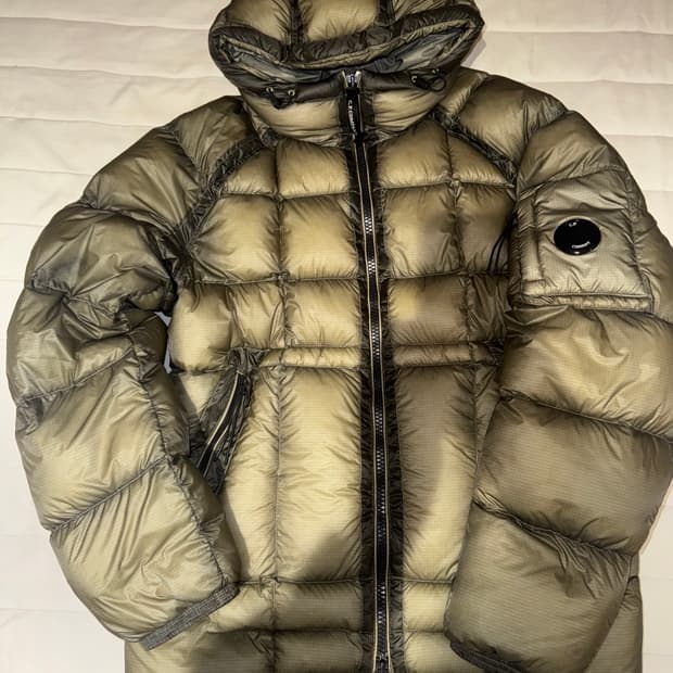 씨피컴퍼니 디디쉘 후드 다운 자켓 펀가이 그레이 - 25FW