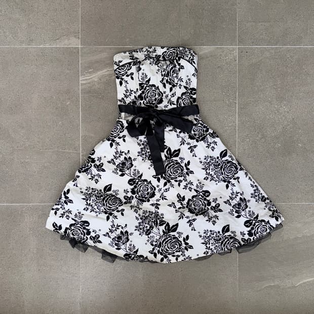 Black & white oriental rose tube top ops