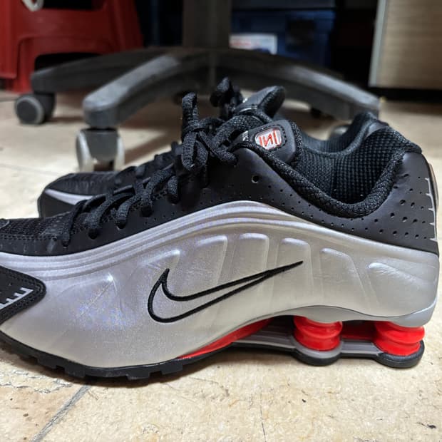 나이키 샥스 R4 메탈릭 실버 레드 255