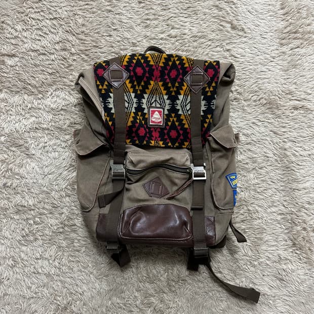 잔스포츠 x 팬들턴 어도비 백팩