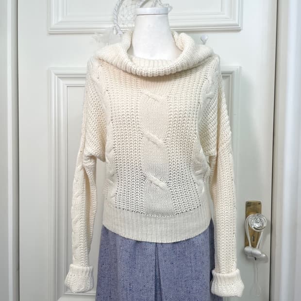 ivory twist turtle-neck sweater top