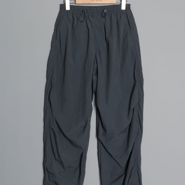UNIQLO Parachutte Pant (28)