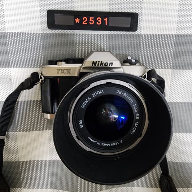 니콘 FM 10 필름카메라 28-80mm 줌렌즈 장착