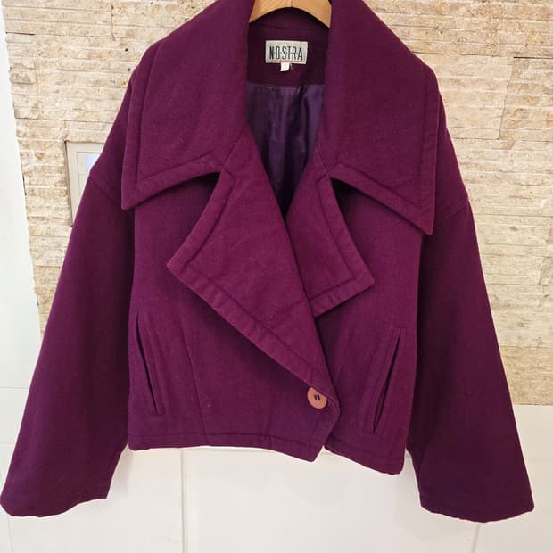 NOSTRA(노스트라) 퍼플 세미크롭 모직자켓