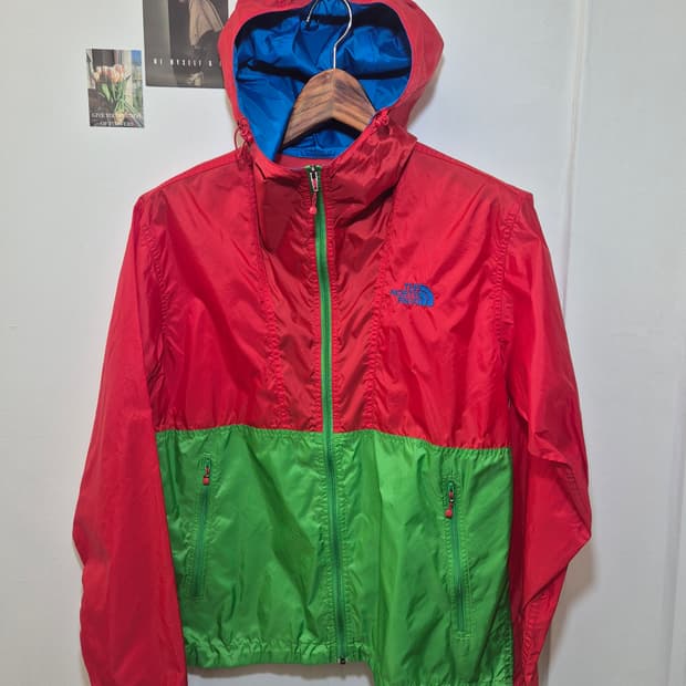노스페이스 바람막이 M 
사이즈 실측  가슴단면 54  총장 66
레드와