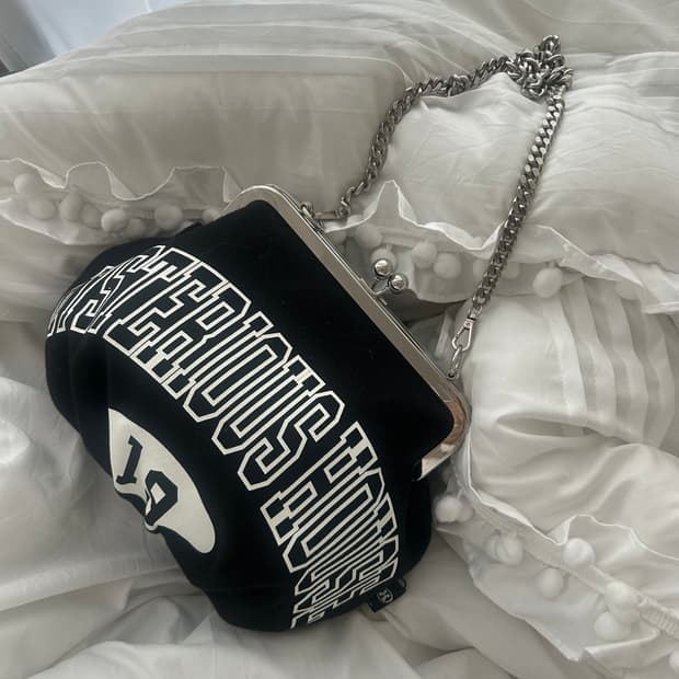 미스테리어스 호텔 하우스 18 프레임 백