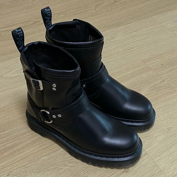 닥터마틴 애니스톤 하네스