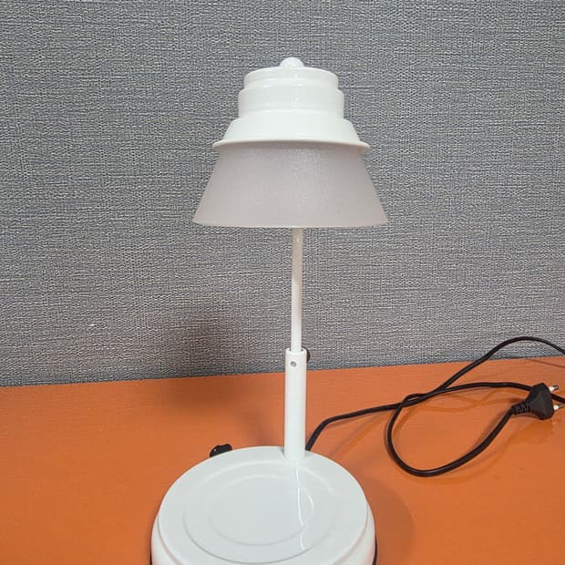 흰색 스탠드 조명