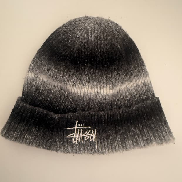 스투시(STUSSY)그라데이션 블랙 비니