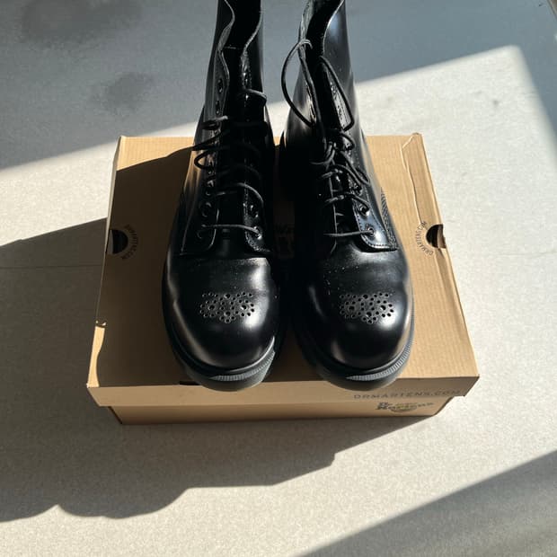 닥터마틴 1460 파스칼 스틸 토 브로그 8 아이부츠 블랙 270 팝니다