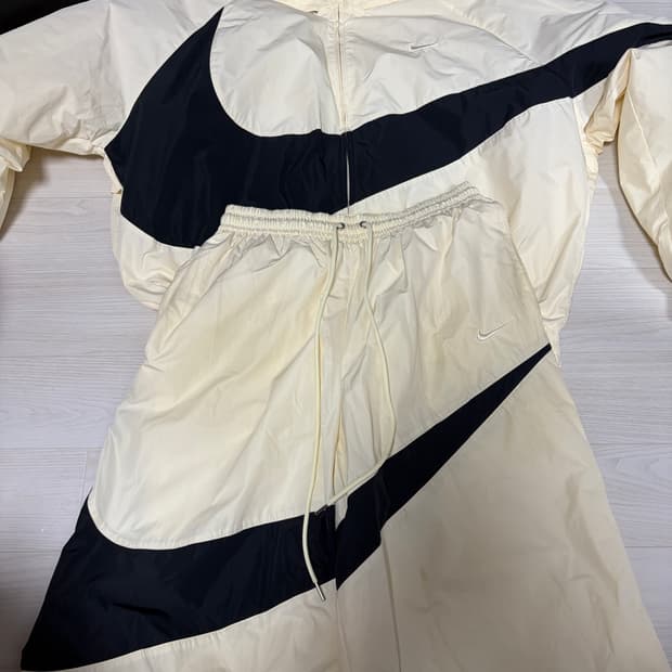 나이키 스우시 바람막이 상하의 세트