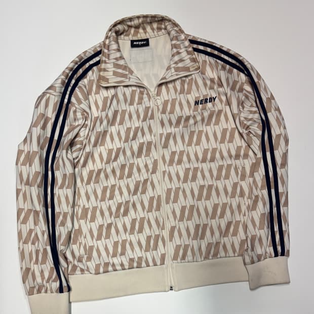 널디 Nerdy 귀여운 모노그램 심볼 트랙탑 져지