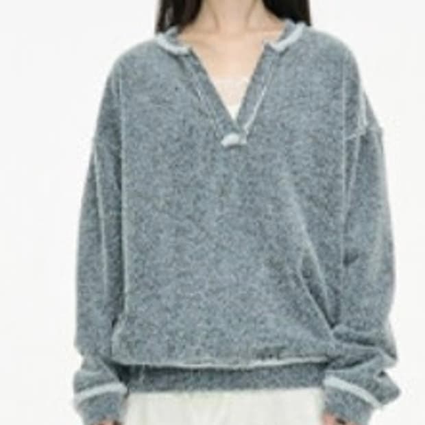 FURRY V-NECK SWEATSHIRT / CHARCOAL