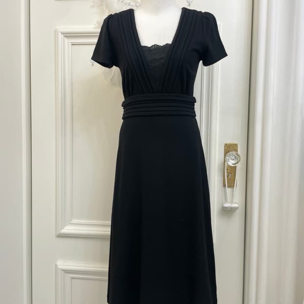 black 100% wool lace trim pleats long op