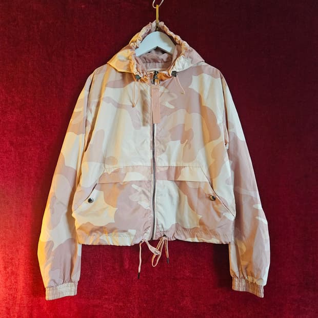 버쉬카(Bershka) 핑크 카모 경량 바람막이 자켓 S size