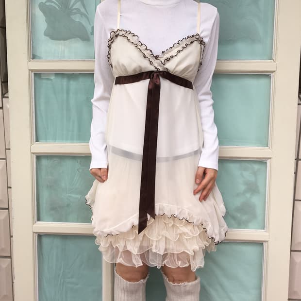 Frill unbalanced sleeveless