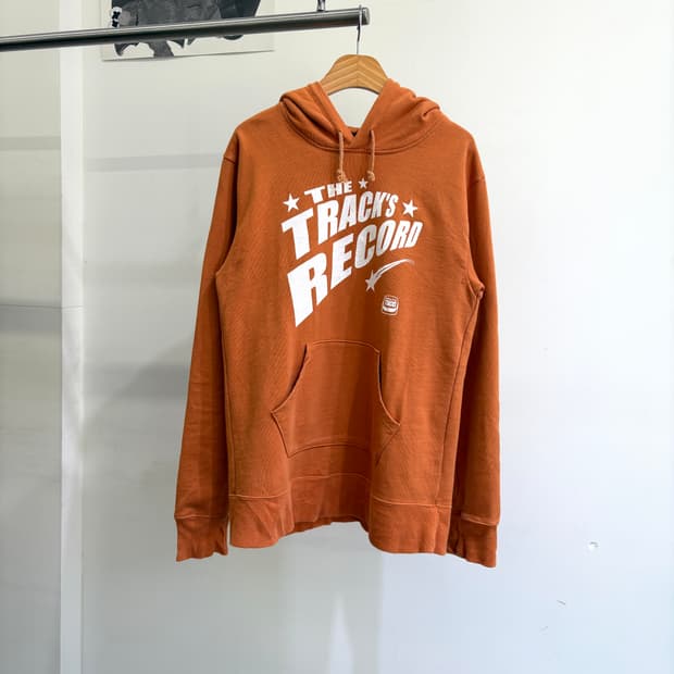 TRACKS CLOTHING 후드티