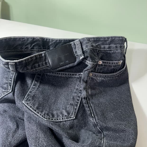 M 30 브랜디드 인스턴트데님 레귤러핏 빈티지블랙워시드 데님팬츠