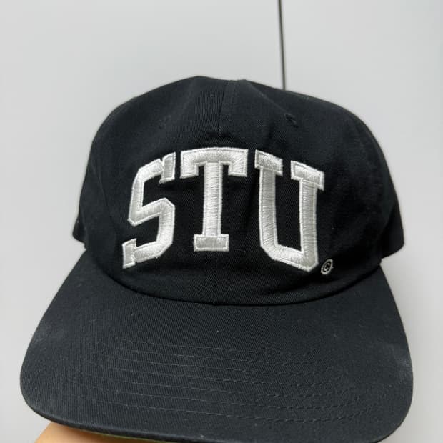 스투시 스투 아치 스트랩백 캡 블랙 판매합니다