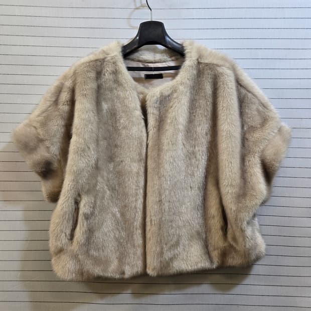 Double J 베이지 퍼 자켓