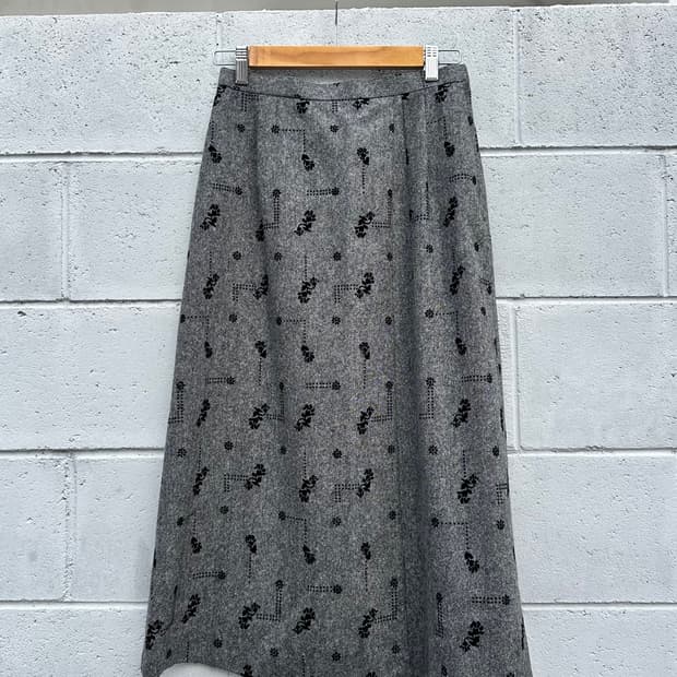 플라워 벨벳 자수 스커트