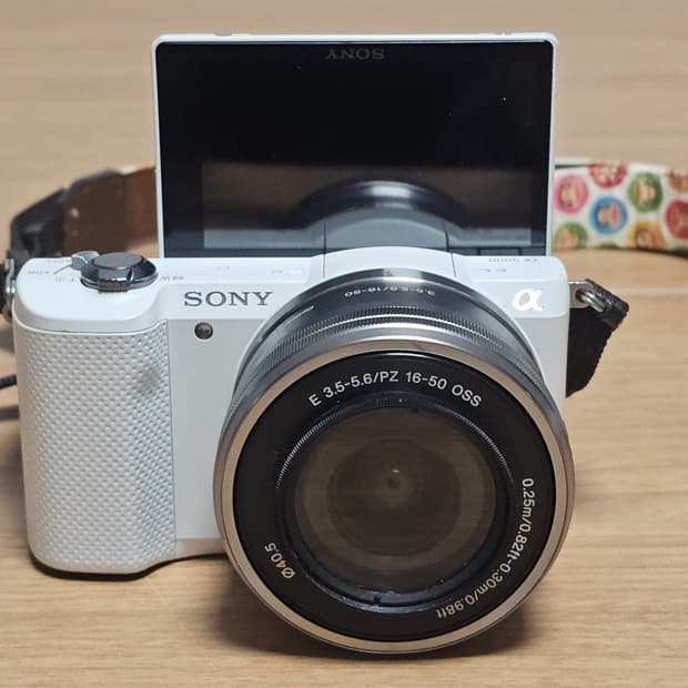소니 알파 A5000 미러리스 카메라