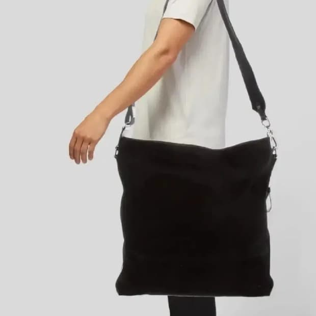 톰포드 스웨이드 블랙 크로스백,숄더백 판매합니다