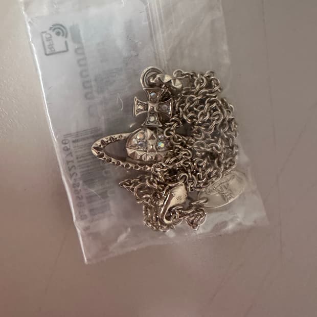 비비안 웨스트우드 메이페어 바스 릴리프 펜던트 골드