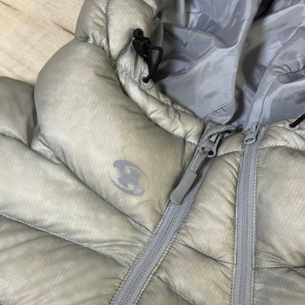 산산기어24fw 서픽스 푸퍼 자켓 그레이 판매합니다