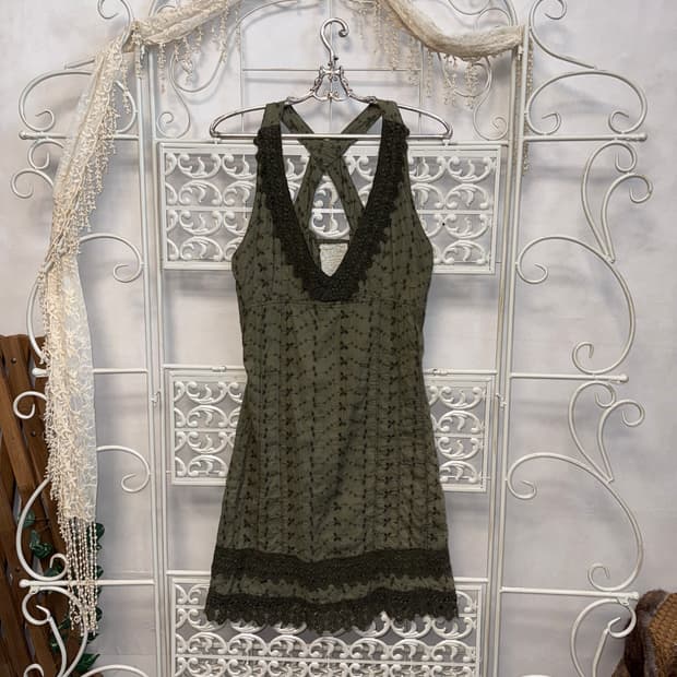 Deep khaki ethnic floral punching ops