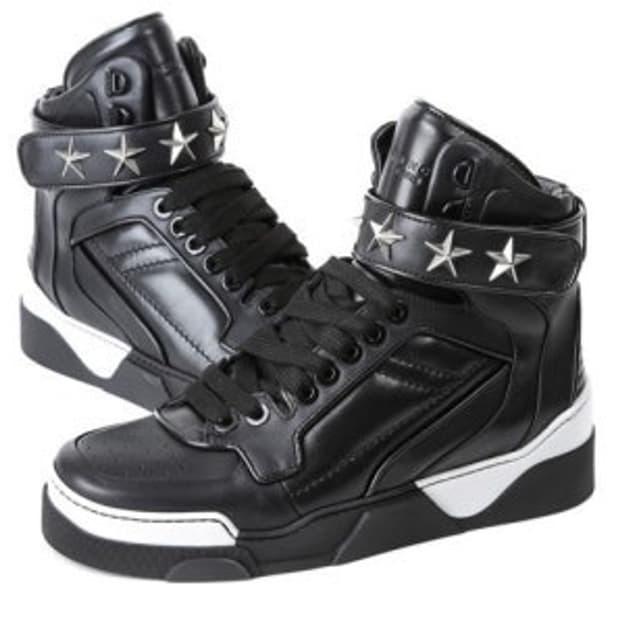 지방시 타이슨 255~265사이즈 구합니다