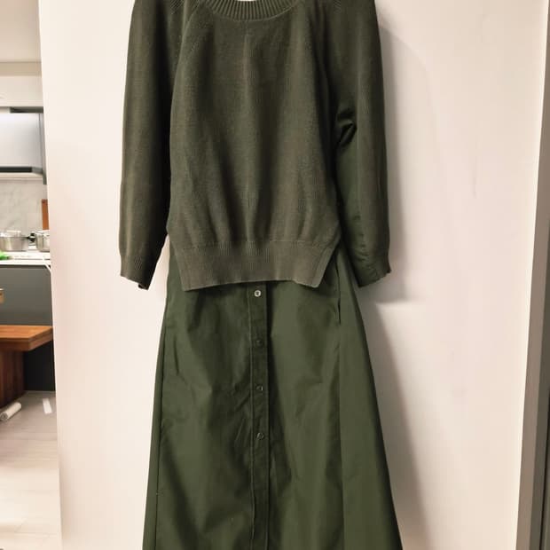 유니크한 카키 니트 레이어드 셔츠 롱 원피스 (S~M 추천)