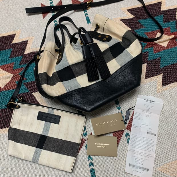 버버리 헤스톤 체크 캔버스 버킷백 크로스백