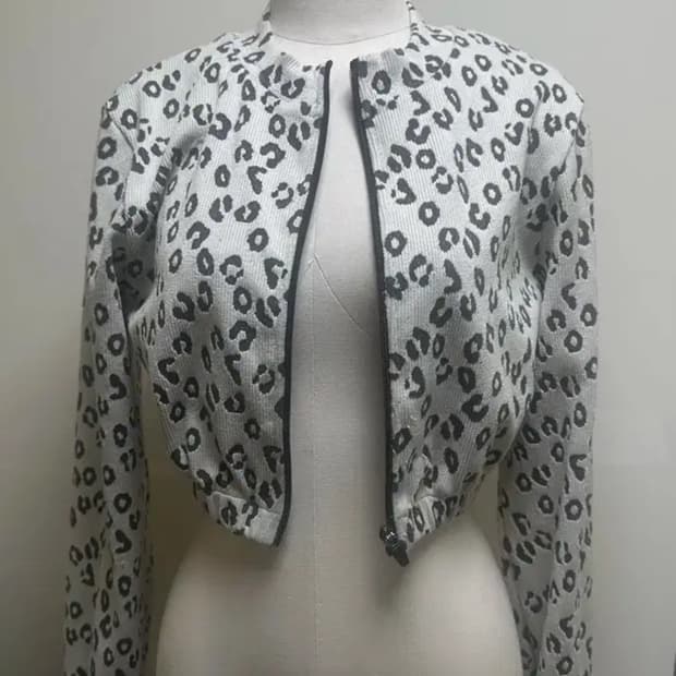 레오파드 크롭 니트 가디건