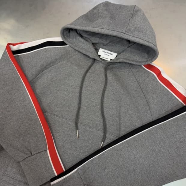 [정품] 톰브라운 트리컬러 사이드 스트라이프 후드티 그레이 S