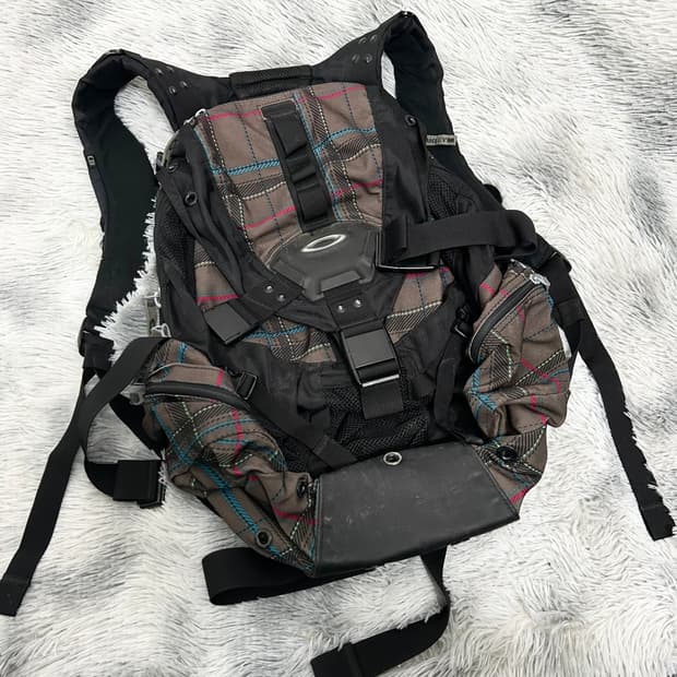 오클리 체크 아이콘 백팩