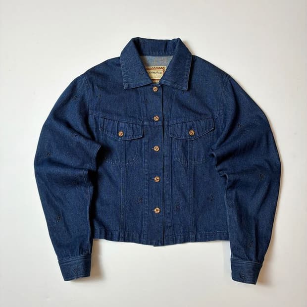 Pyumosso 00's 재팬 자수 디테일 데님 트러커 자켓 PN8548