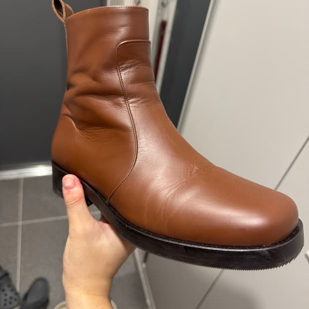 40) 스튜디오 니콜슨 스퀘어토 부츠 위스키