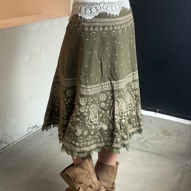 OS) Japanese vintage 여성 비즈 디테일 에스닉 패턴 미디