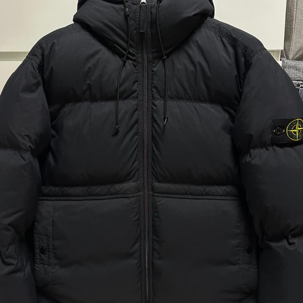 스톤아일랜드 매트 립스탑 코듀라 패딩 25fw XL(105-110)