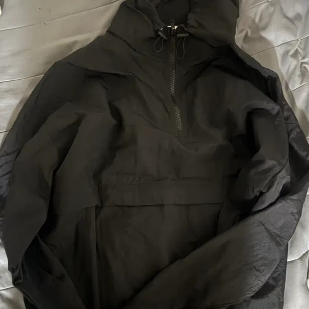 어반디타입 블랙 후드 아노락 바람막이