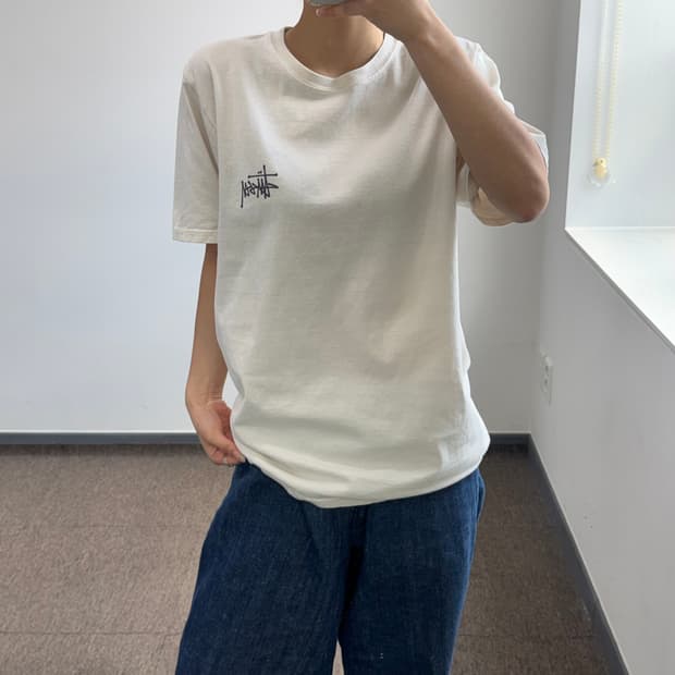 Stussy 스투시 백 로고 화이트 반팔