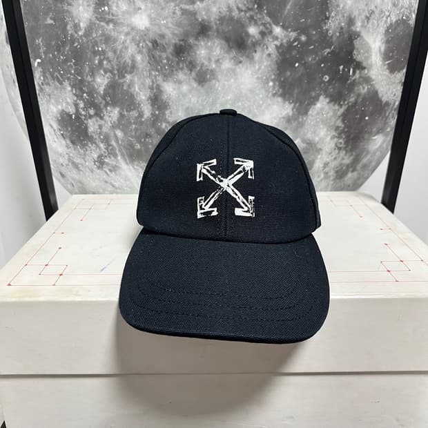  정품 OS) 오프화이트 애로우 볼캡 모자