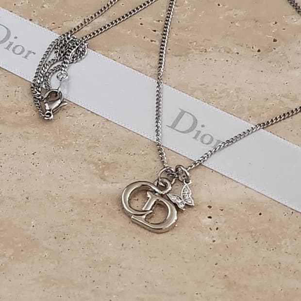 디올 정품 빈티지 업사이클링 목걸이 버터플라이